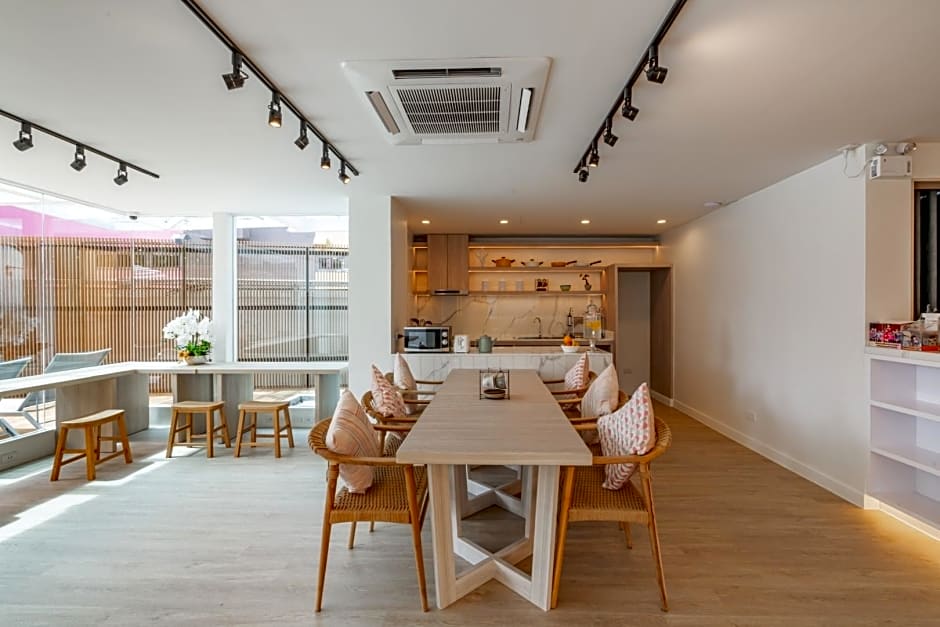 The Tint at Phuket Town Hotel