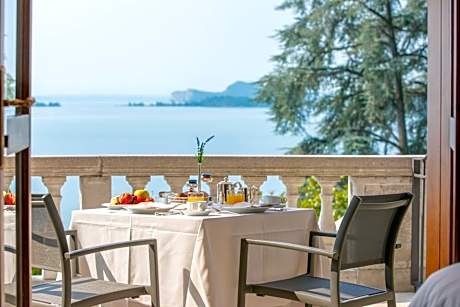 Junior Suite with Terrace and Lake View