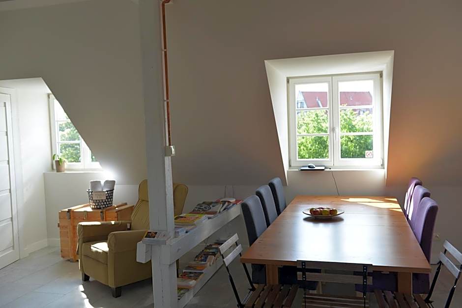 Five Point Hostel & Apartments