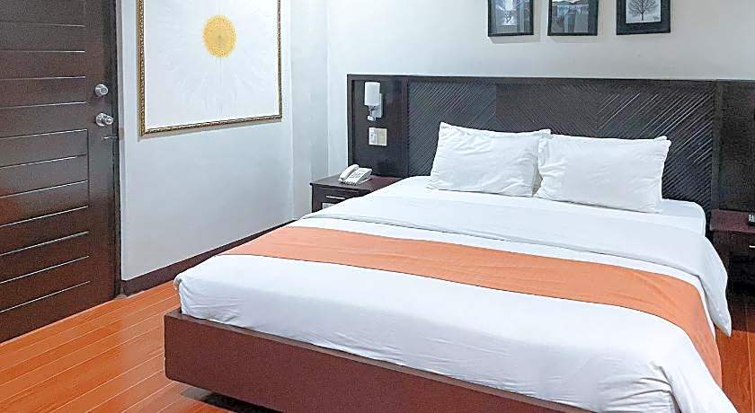 RedDoorz Plus @ Hotel Esse