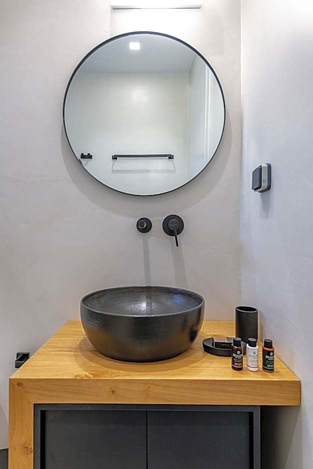 Remezzo Bayfront Suites