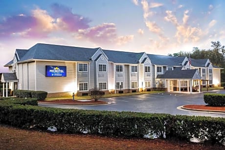 Microtel Inn & Suites by Wyndham Southern Pines / Pinehurst