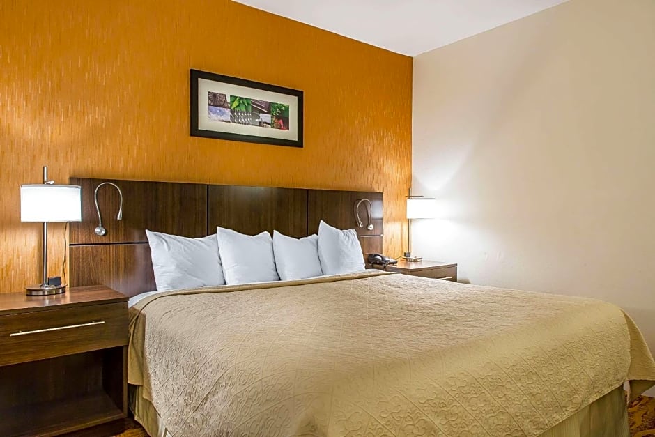 Quality Inn & Suites Middletown - Newport