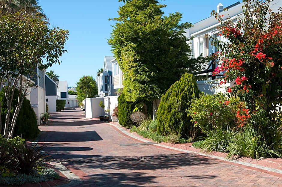 WATERFRONT 2 BR Home with mooring at Knysna Quays - life on the water