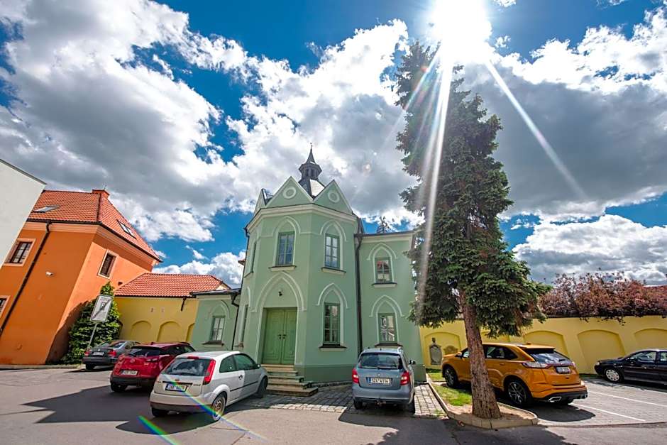 Hotel Octarna - Free On-site Parking