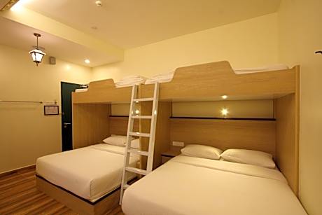 Family Room 6 People