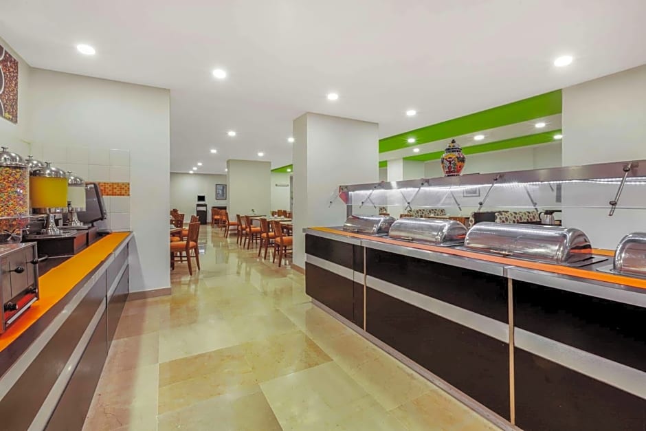 La Quinta Inn & Suites by Wyndham Puebla Palmas