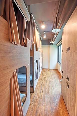 Bunk Bed in Mixed Dormitory Room with window