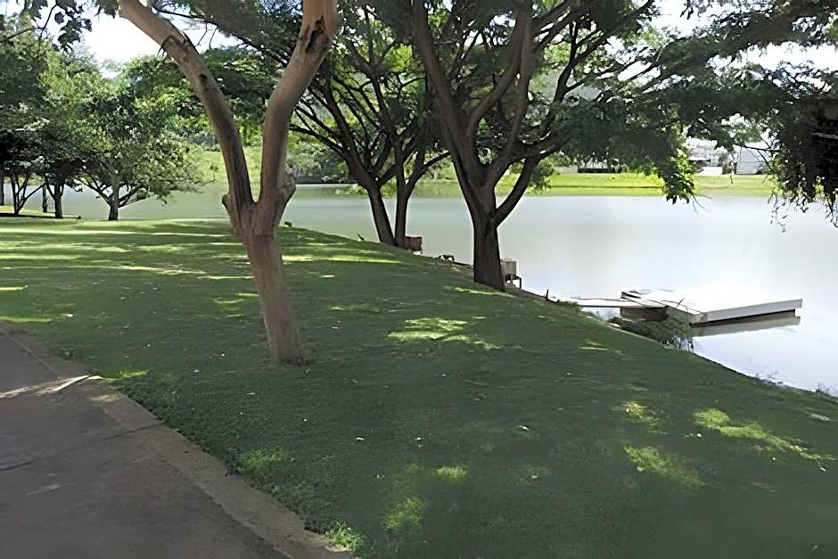 Suíte com Vista para o Lago em Capitólio em Escarpas do Lago