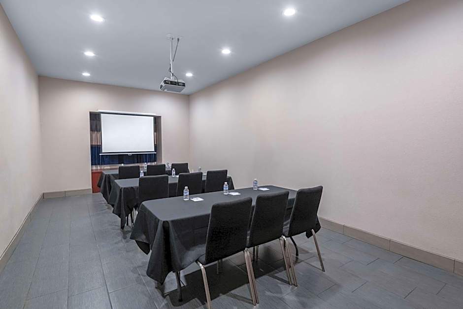 Microtel Inn & Suites By Wyndham Tracy