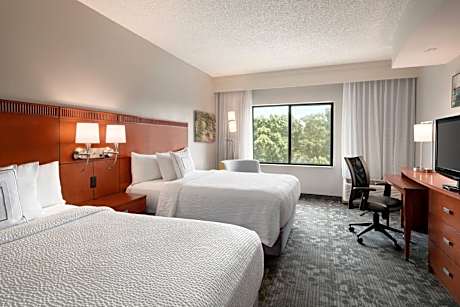 Queen Room with Two Queen Beds and Bathtub - Mobility Access/Hearing Accessible