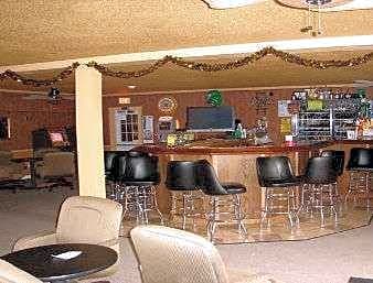Days Inn by Wyndham West Branch Iowa City Area