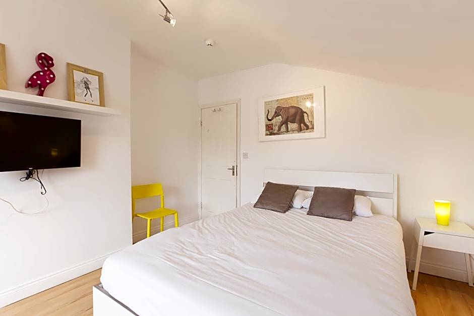 Tooting Broadway Studios & Rooms by PrimeCityHosts
