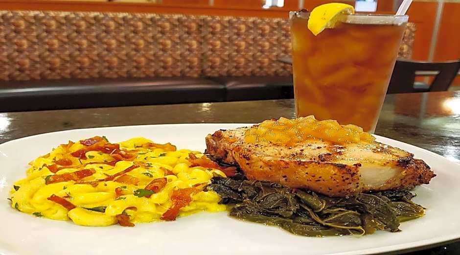 Holiday Inn Hotel & Suites Gateway By IHG