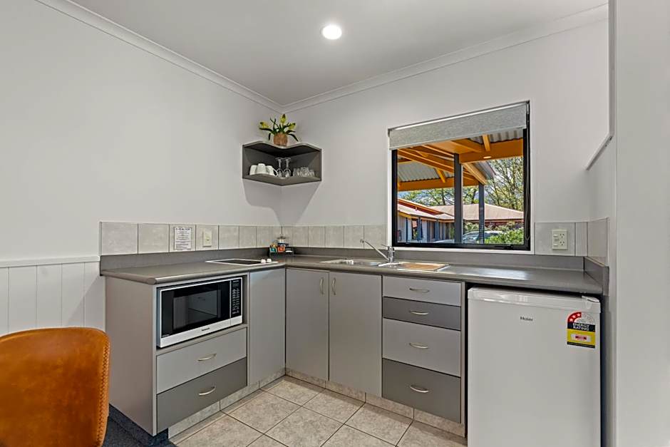 Oak Estate Motor Lodge