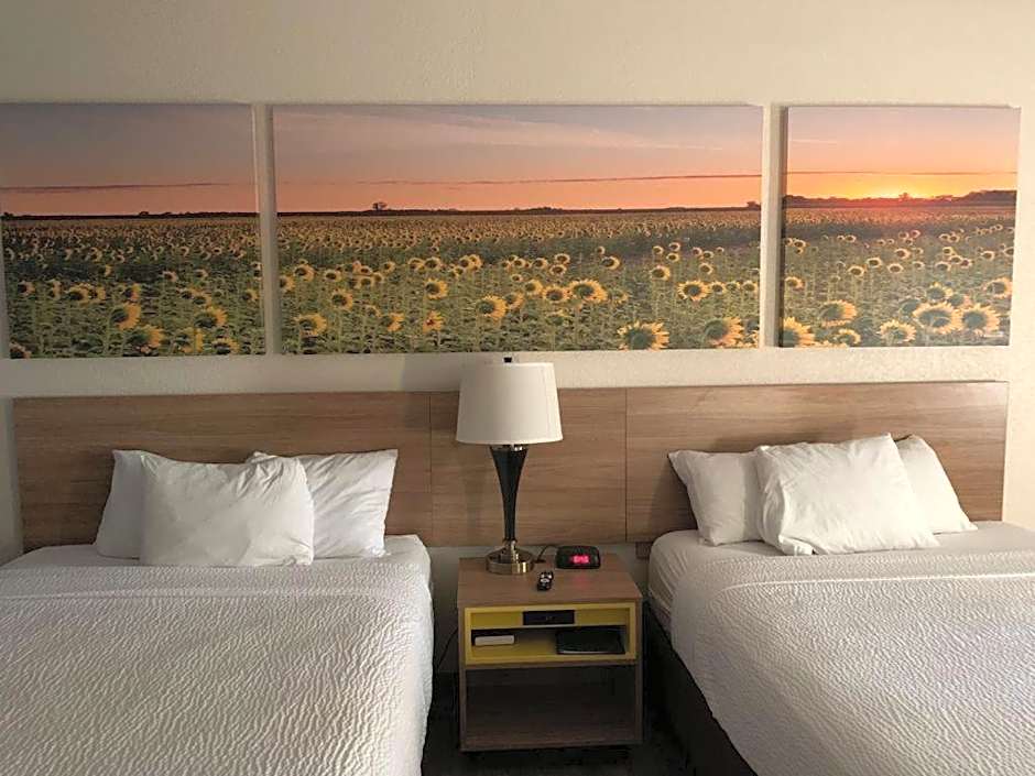 Days Inn by Wyndham Topeka