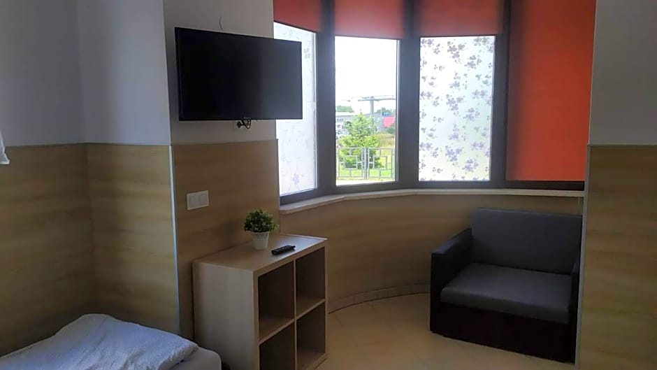 Pokoje Gościnne z łazienkami przy Wrocławiu, darmowy parking