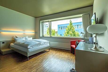 Design Queen Room (4.6 ft bed)