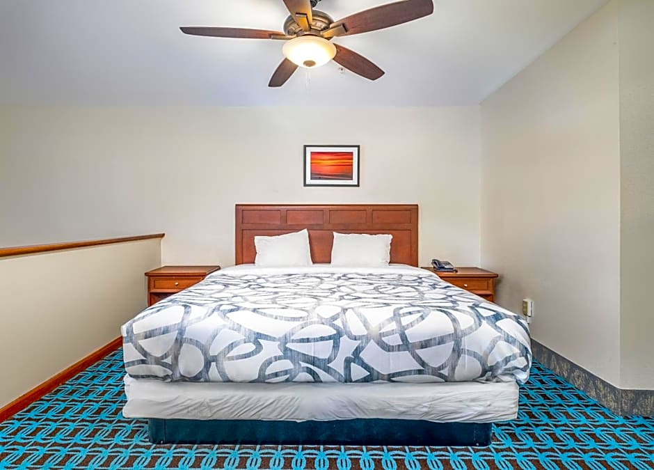 Photo 1 of 7 of 1 King Bed Suite