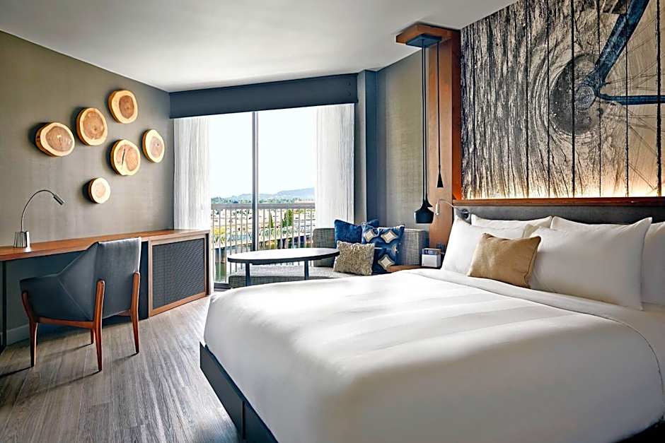 Photo 1 of 6 of 1 King Bed Guestroom, River View