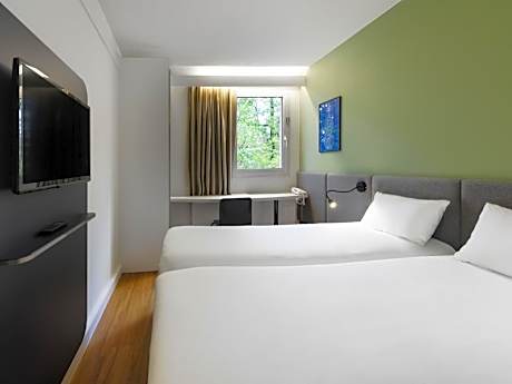 Standard Room with Two Single Beds