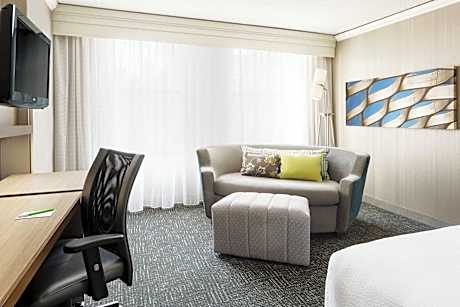 Room, 1 King Bed with Sofa bed (Mobility/Hearing Accessible, Tub) (1 King Bed and 1 Double Sofa Bed)