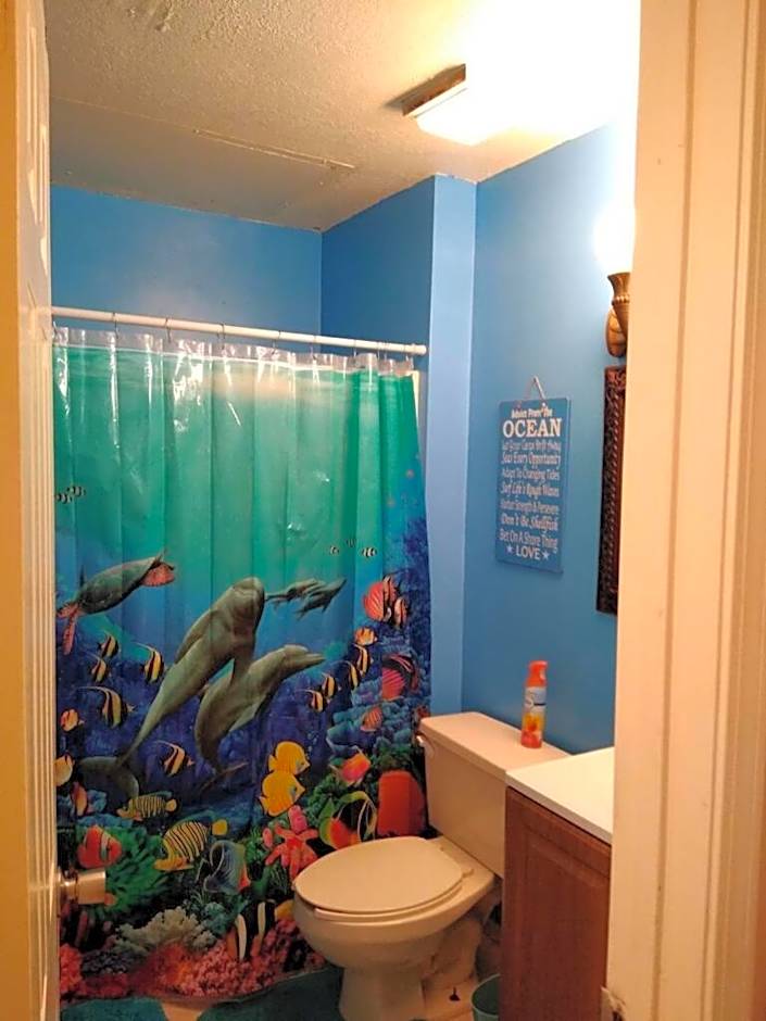 Charming SPI family condo - walking distance to the beach, Sleeps 6, Third Floor, 2025 Traveler Award