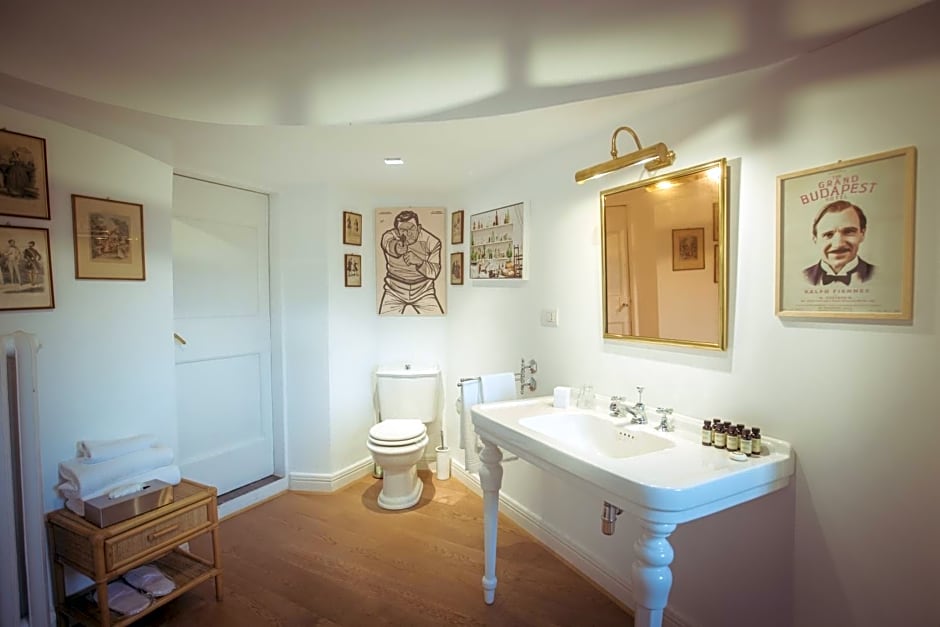 AdAstra Suites