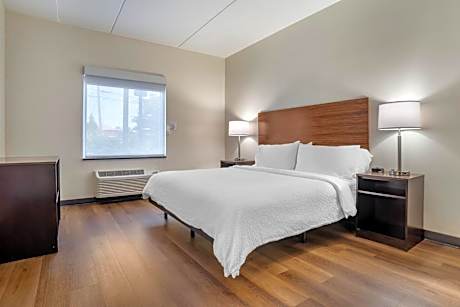 Standard King Room with Sofa Bed - Pet Friendly