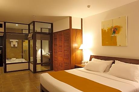 Deluxe Double Room with Sea View - 15% off at Center Point, Black Coral & 10% off at Seaside Social restaurants