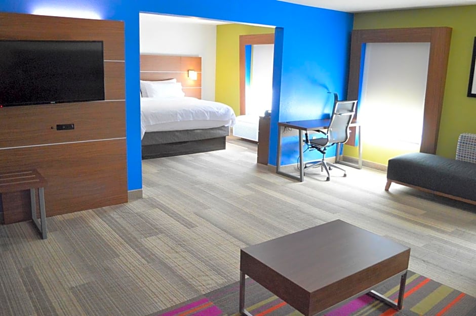 Holiday Inn Express & Suites Batesville By IHG