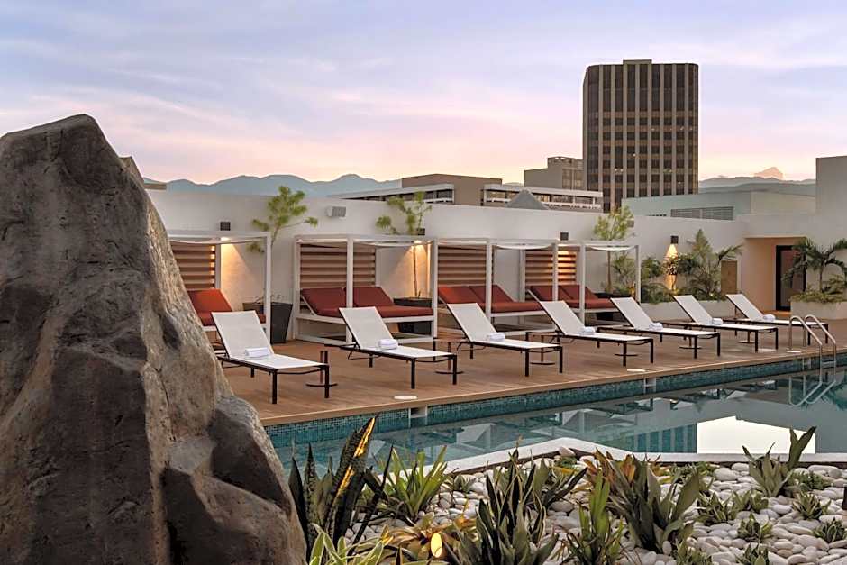 Rok Hotel Kingston Tapestry Collection By Hilton