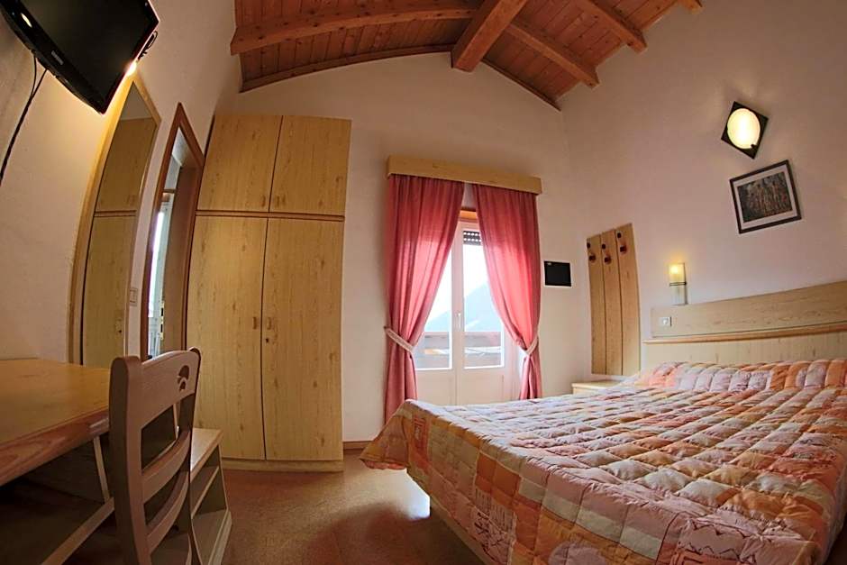 Photo 1 of 5 of 1 Double Bed or 2 Beds, Balcony