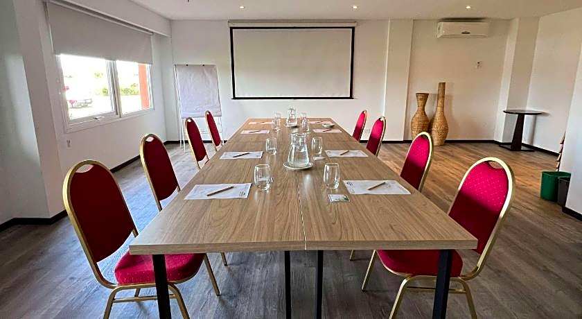 Howard Johnson Funes