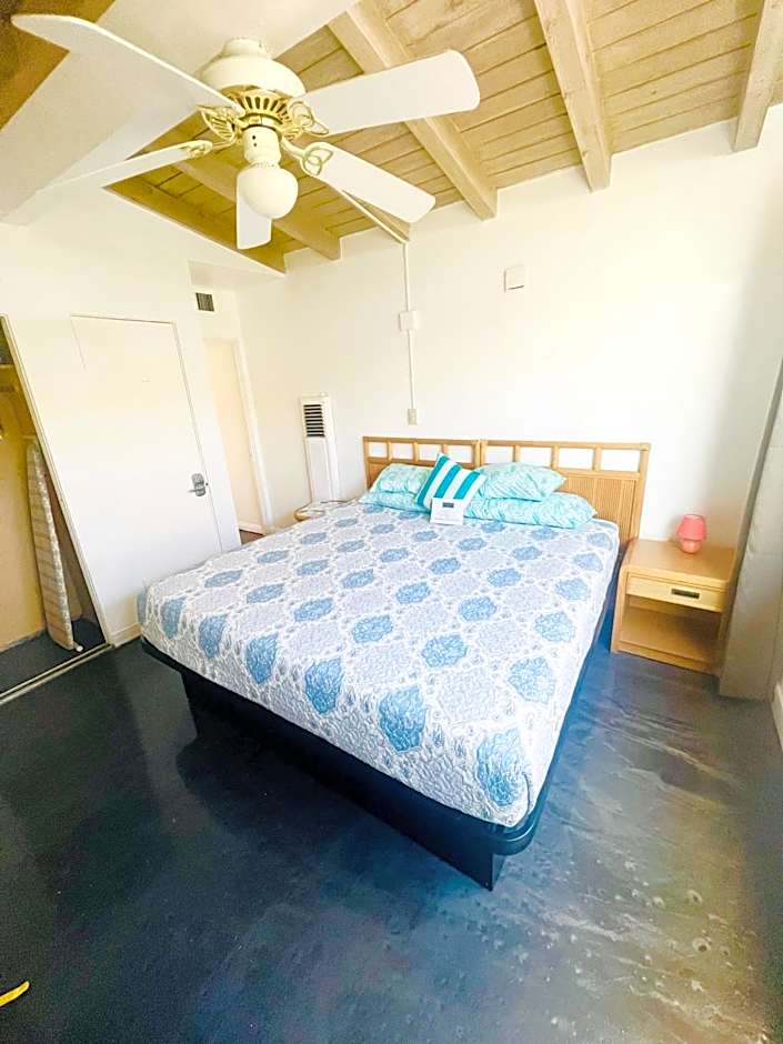 A PLACE IN THE SUN Garden Hotel - Big Units with Privacy Gardens & Heated Pool & Spa in 1 Acre Park Prime Location, PET Friendly