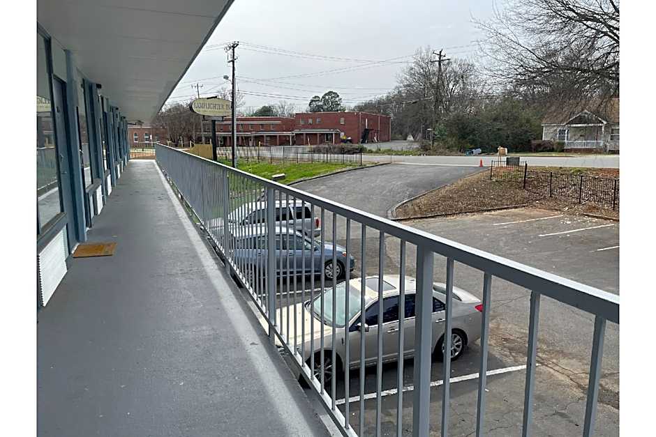 Lamplighter Inn by OYO Charlotte Airport Area