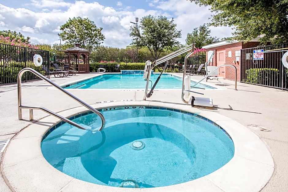 Holiday Inn Express Hotel & Suites Dallas - Grand Prairie I-20 By IHG