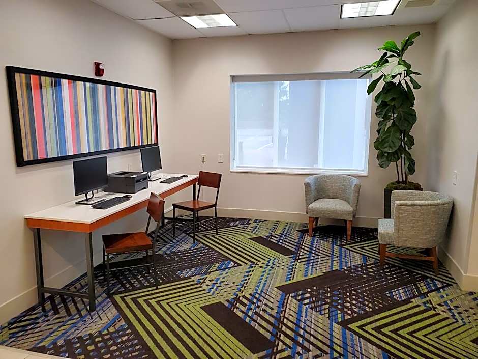 Holiday Inn Express Hotel & Suites Lynnwood By IHG