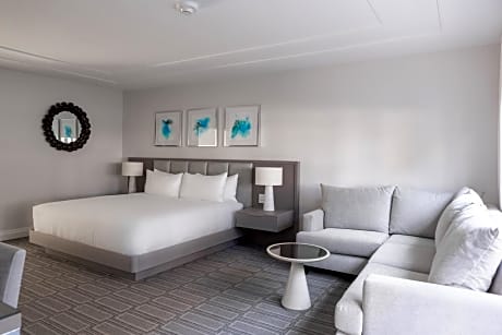The Pillars Hotel & Club