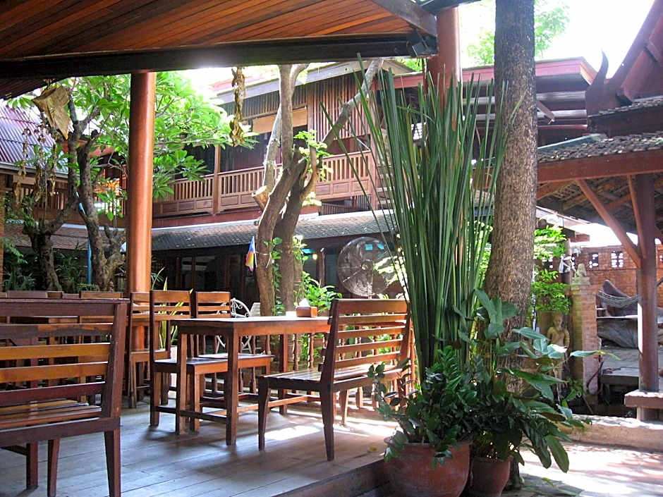 Tony's Place Beds & Breakfast