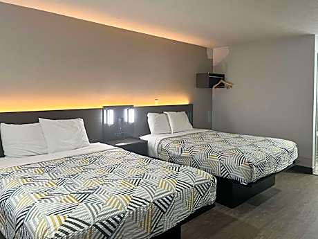 Deluxe Queen Room with Two Queen Beds - Non-Smoking