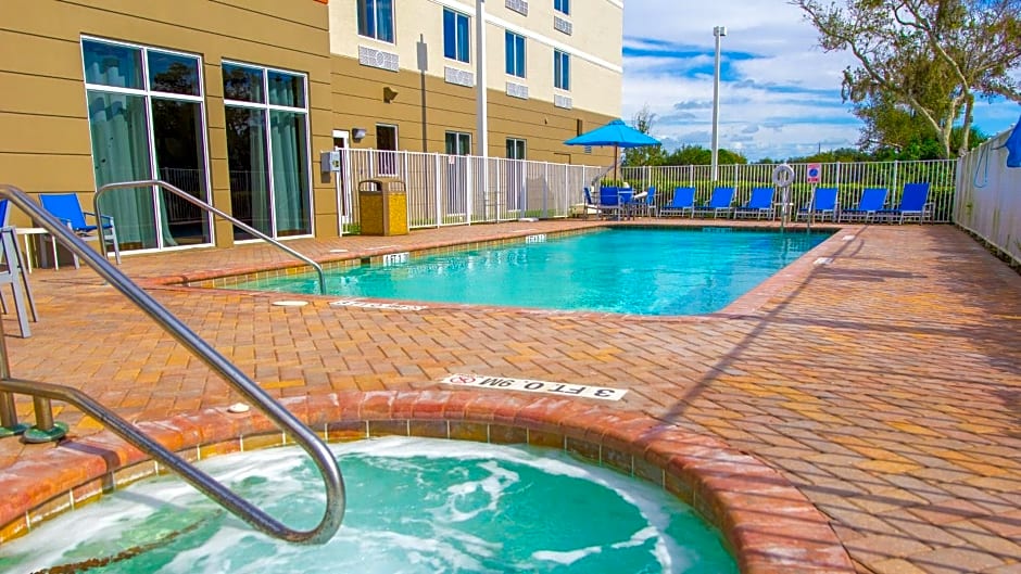 Holiday Inn Express Hotel & Suites Palm Bay, an IHG Hotel