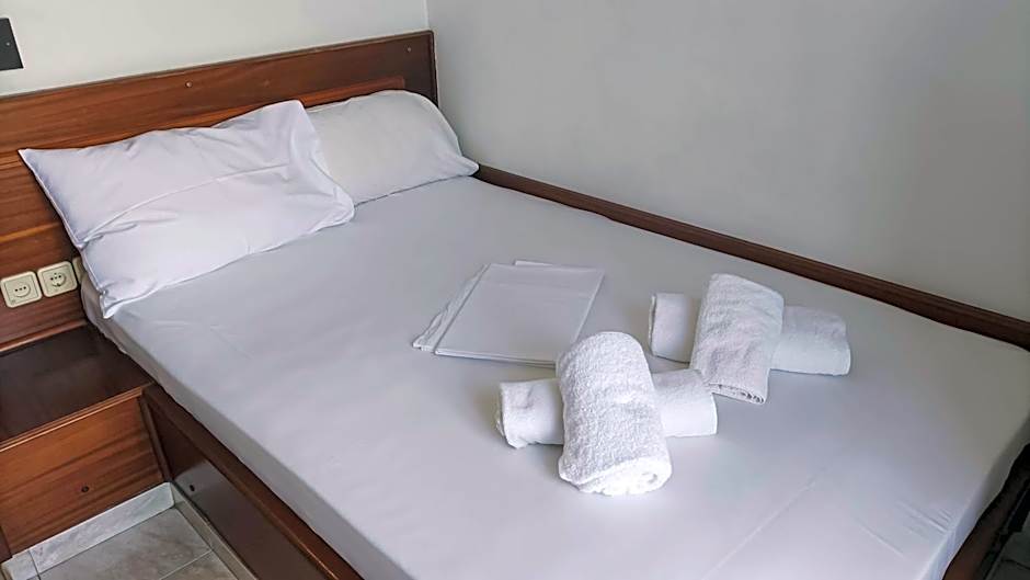 Leonidas Hotel