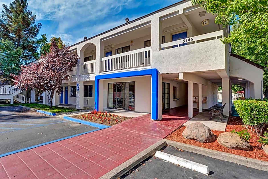 Super 8 by Wyndham Santa Rosa North