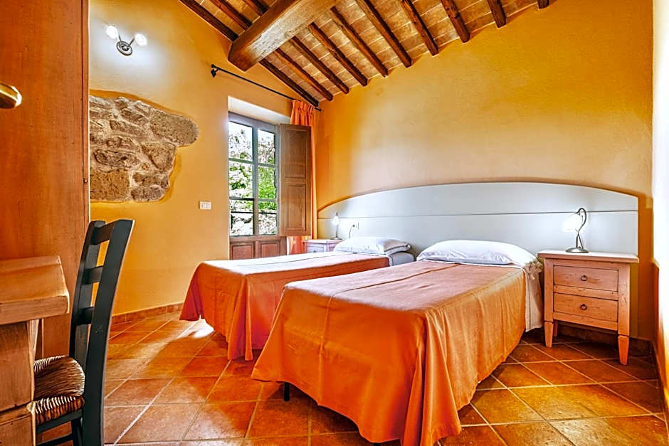 Residence with swimming-pool and thermal pools in Sorano