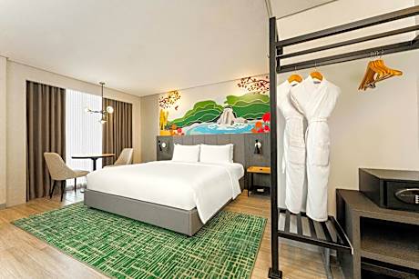 Privilege Room, No Specific View with 1 King Bed