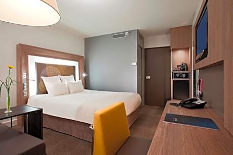 Superior Room with 1 Queen bed and single sofa bed