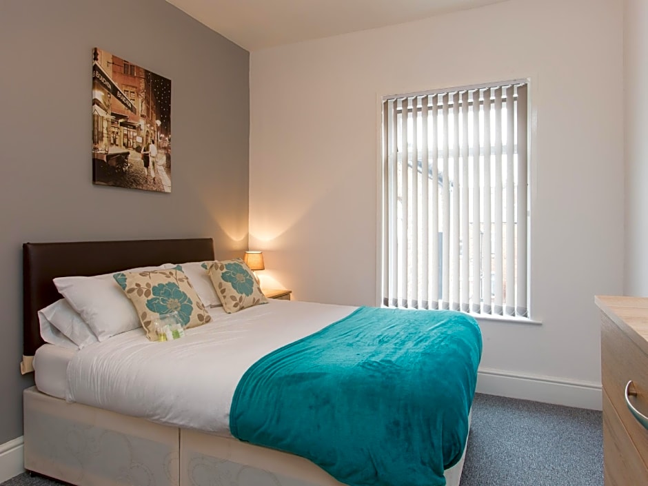 Town House @ Minshull New Road