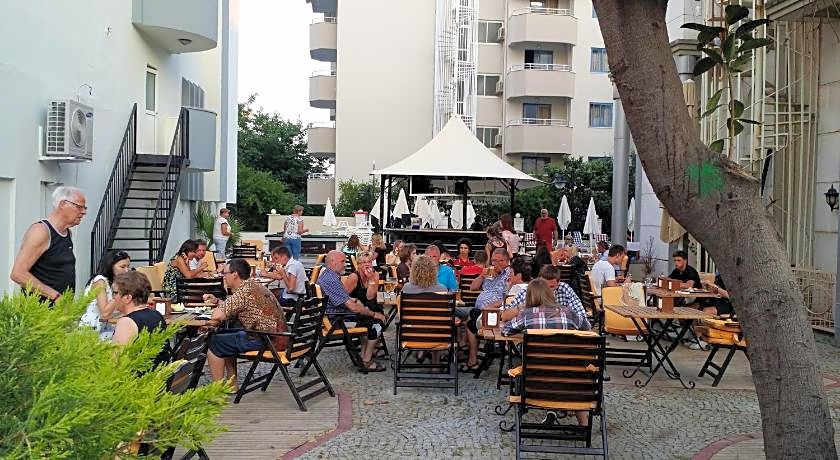 Almena Hotel