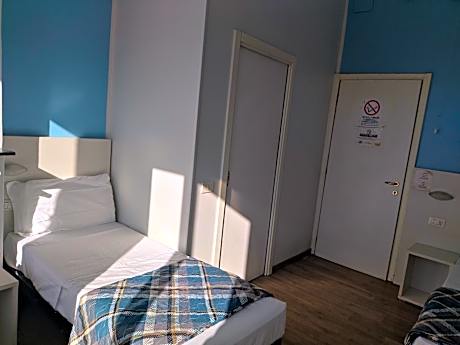 Basic Triple Room with Shared Bathroom